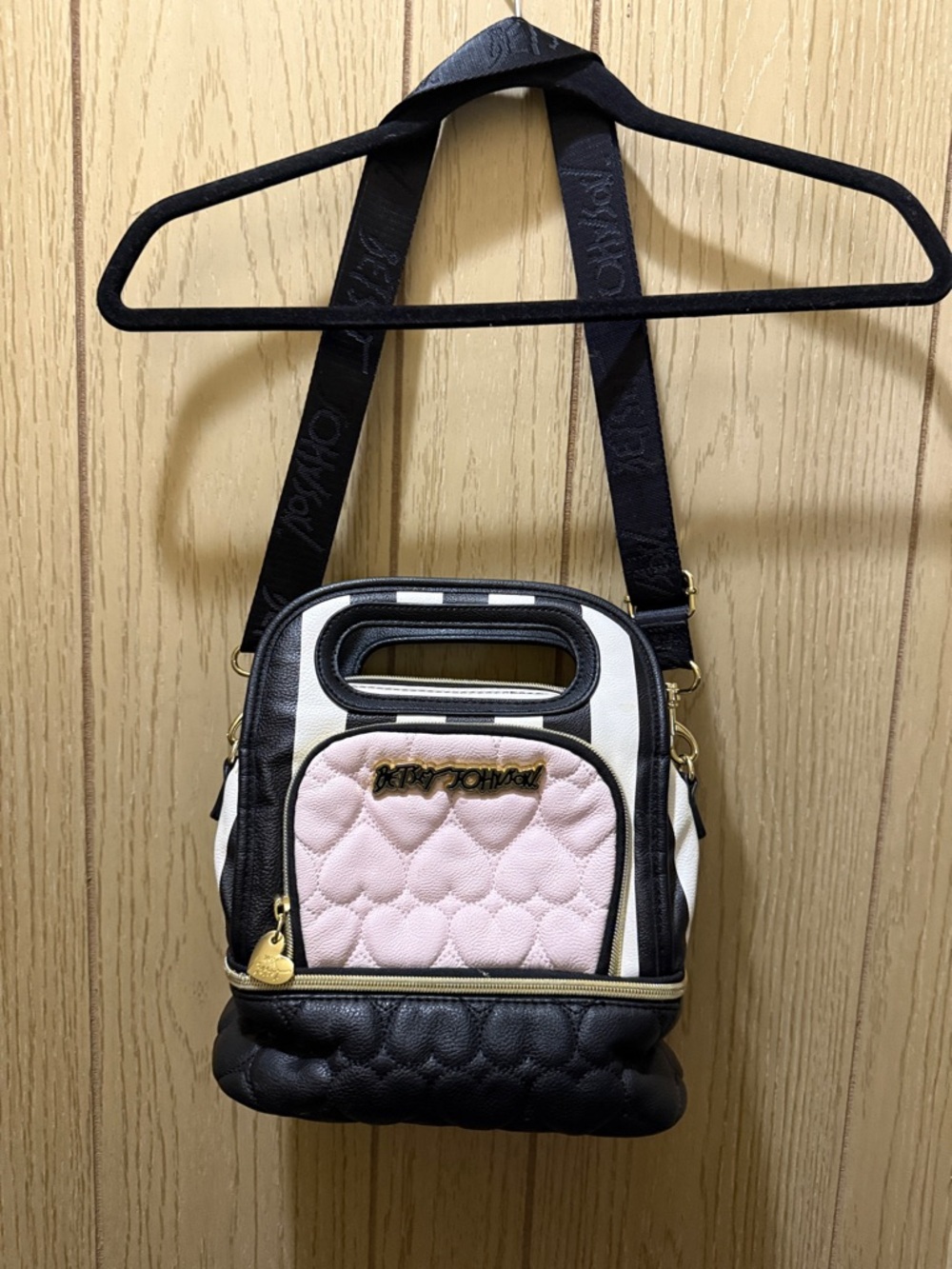 Betsey Johnson Black, White & Pink Quilted insulated lunch bag